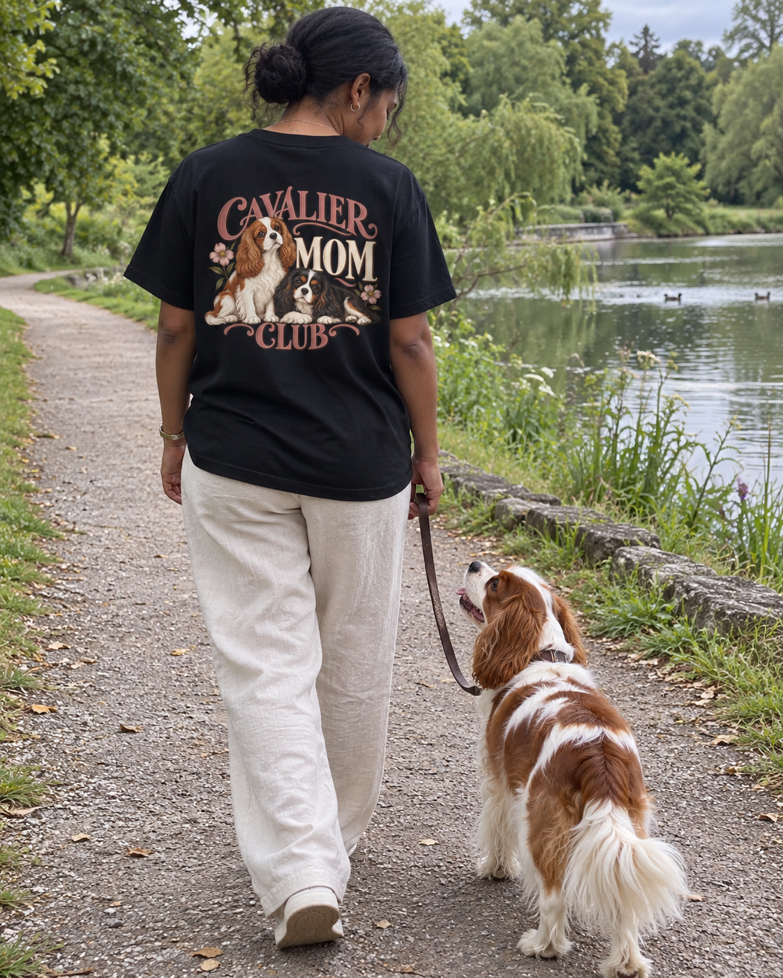 Cavalier Mom Club - T-shirt — photo naturelle avec son chien