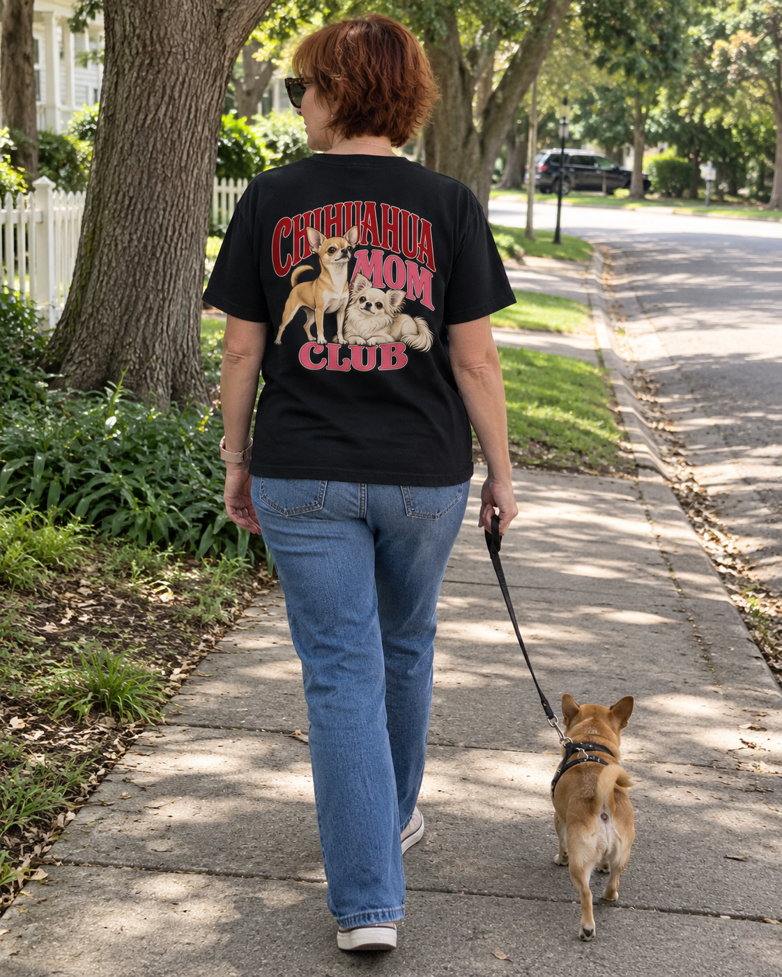 Chihuahua Mom Club - T-shirt — photo naturelle avec son chien