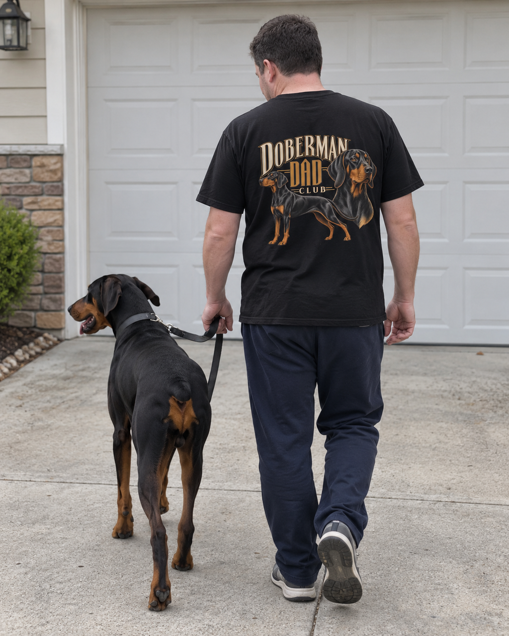 Doberman Dad Club - T-shirt — photo naturelle avec son chien