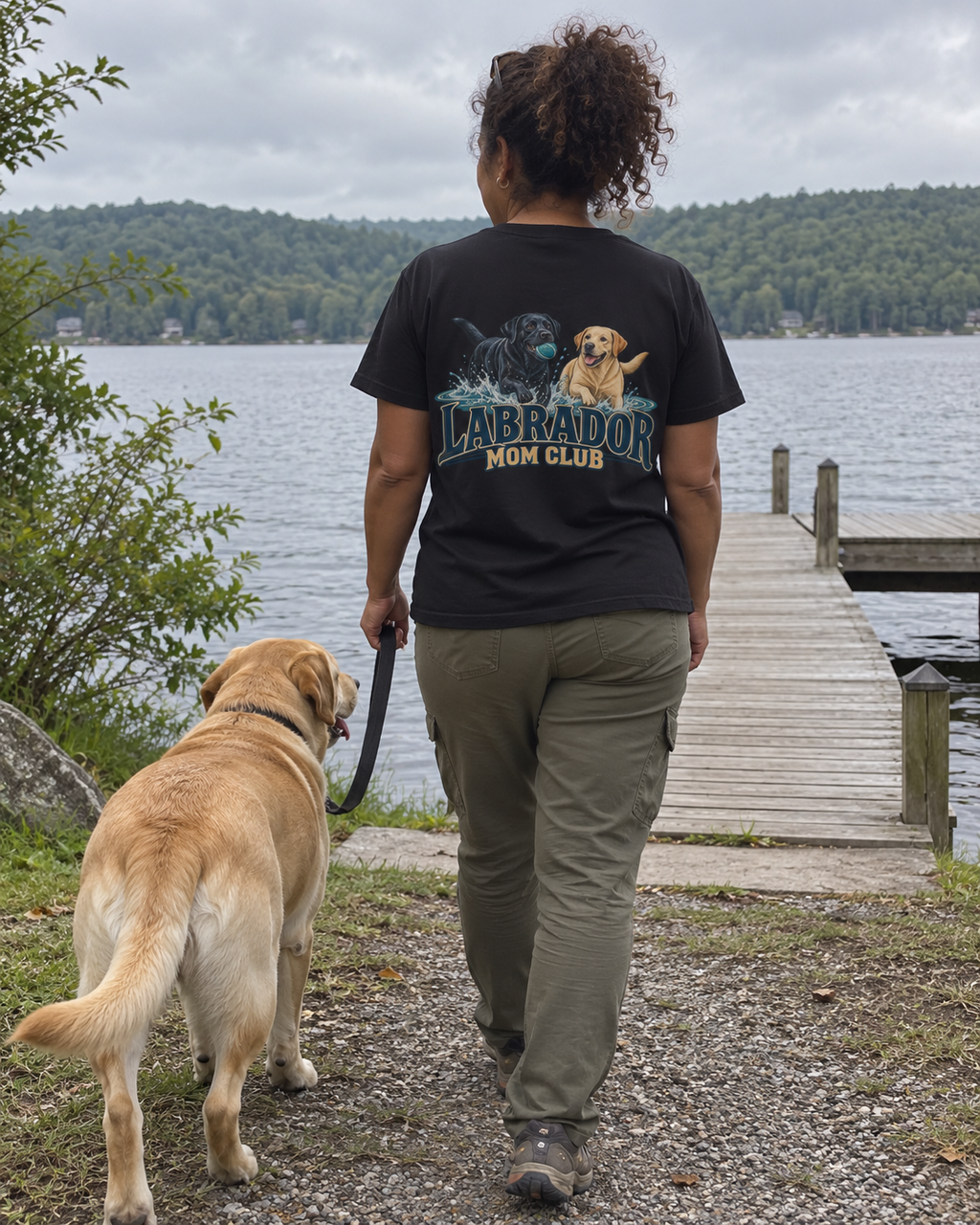 Labrador Mom Club - T-shirt — photo naturelle avec son chien