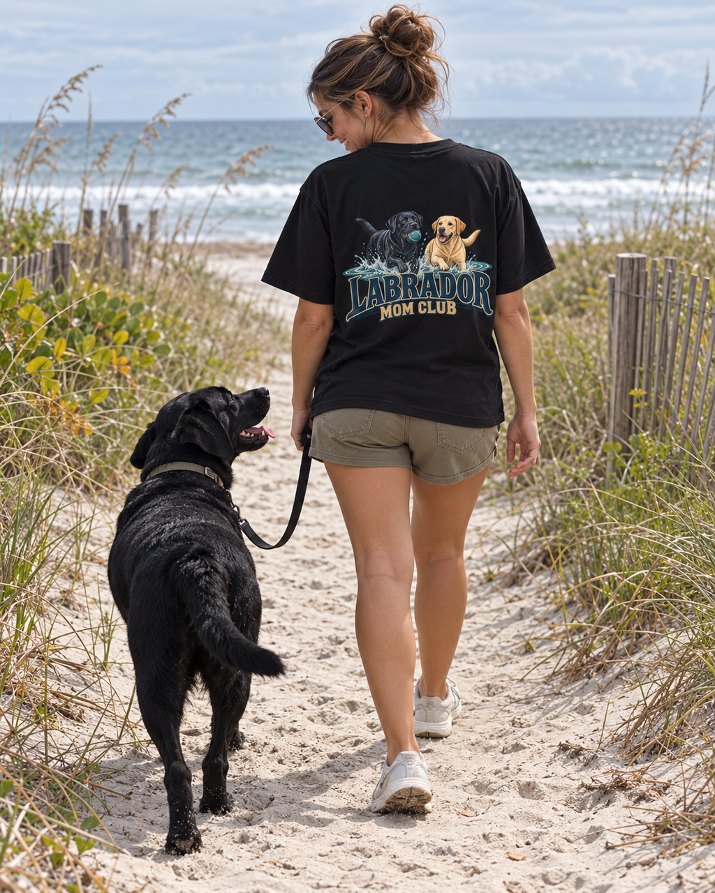 Labrador Mom Club - T-shirt — photo naturelle avec son chien