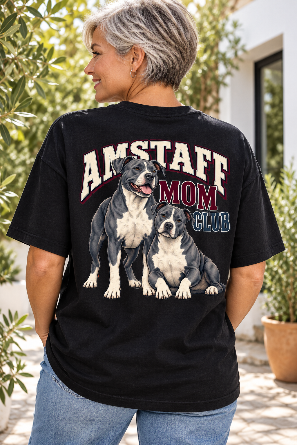 Amstaff Mom Club — T-shirt porté de dos