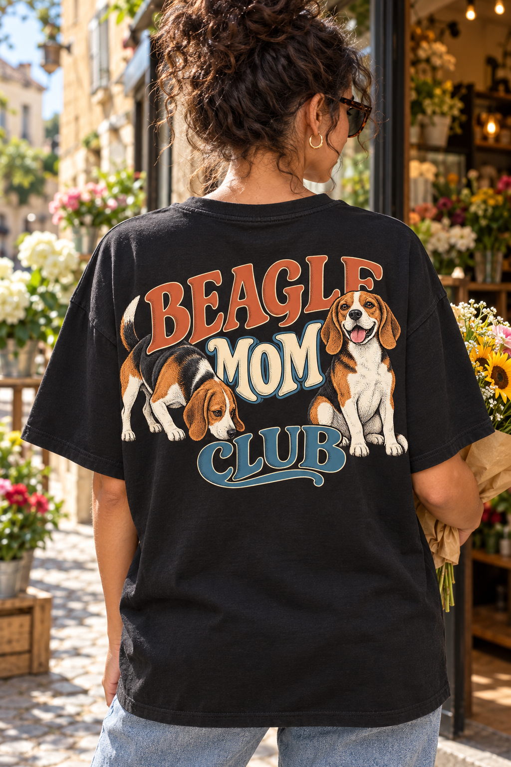 Beagle Mom Club — T-shirt porté de dos