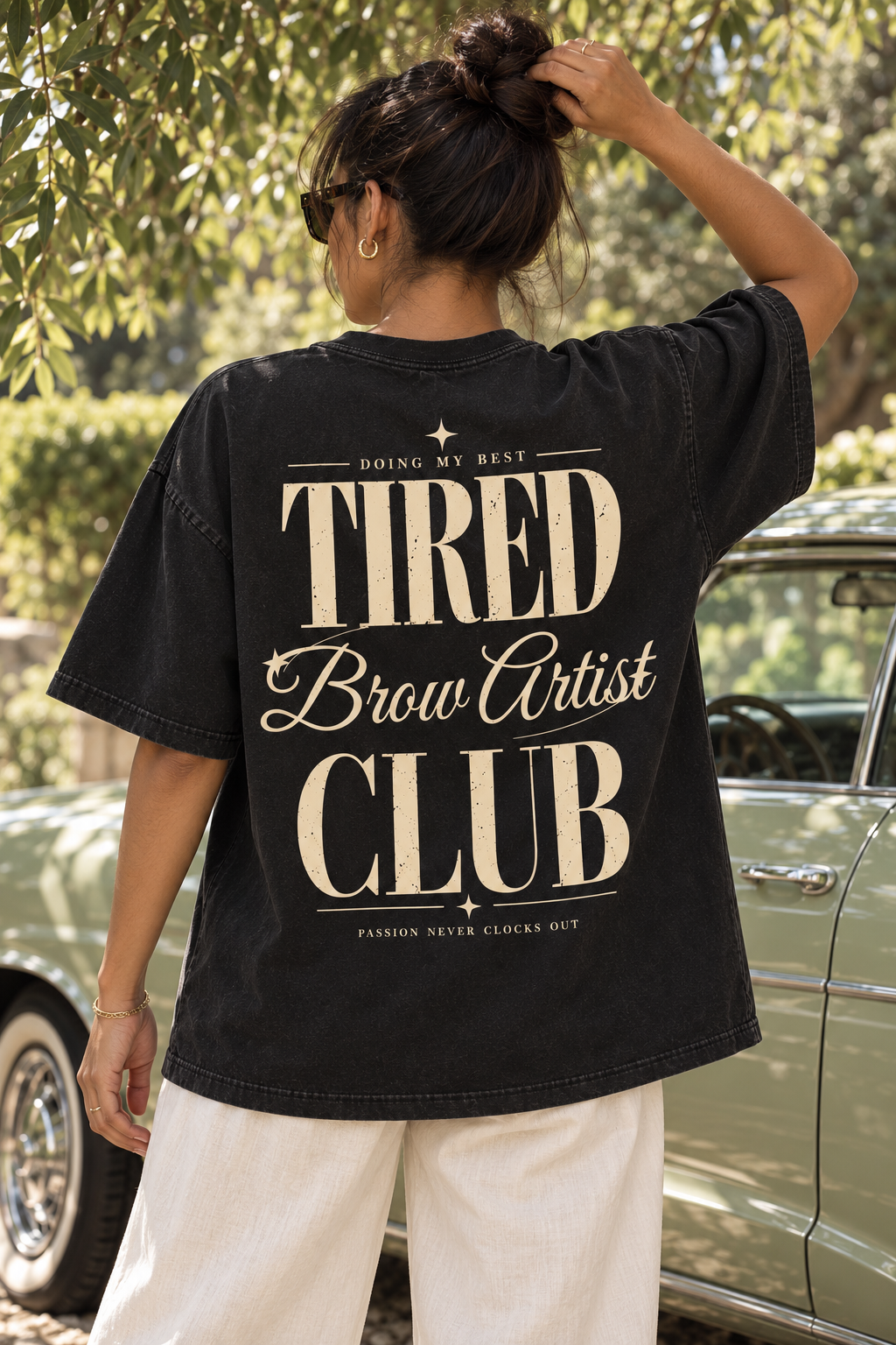 Tired Brow Artist Club — T-shirt porté de dos