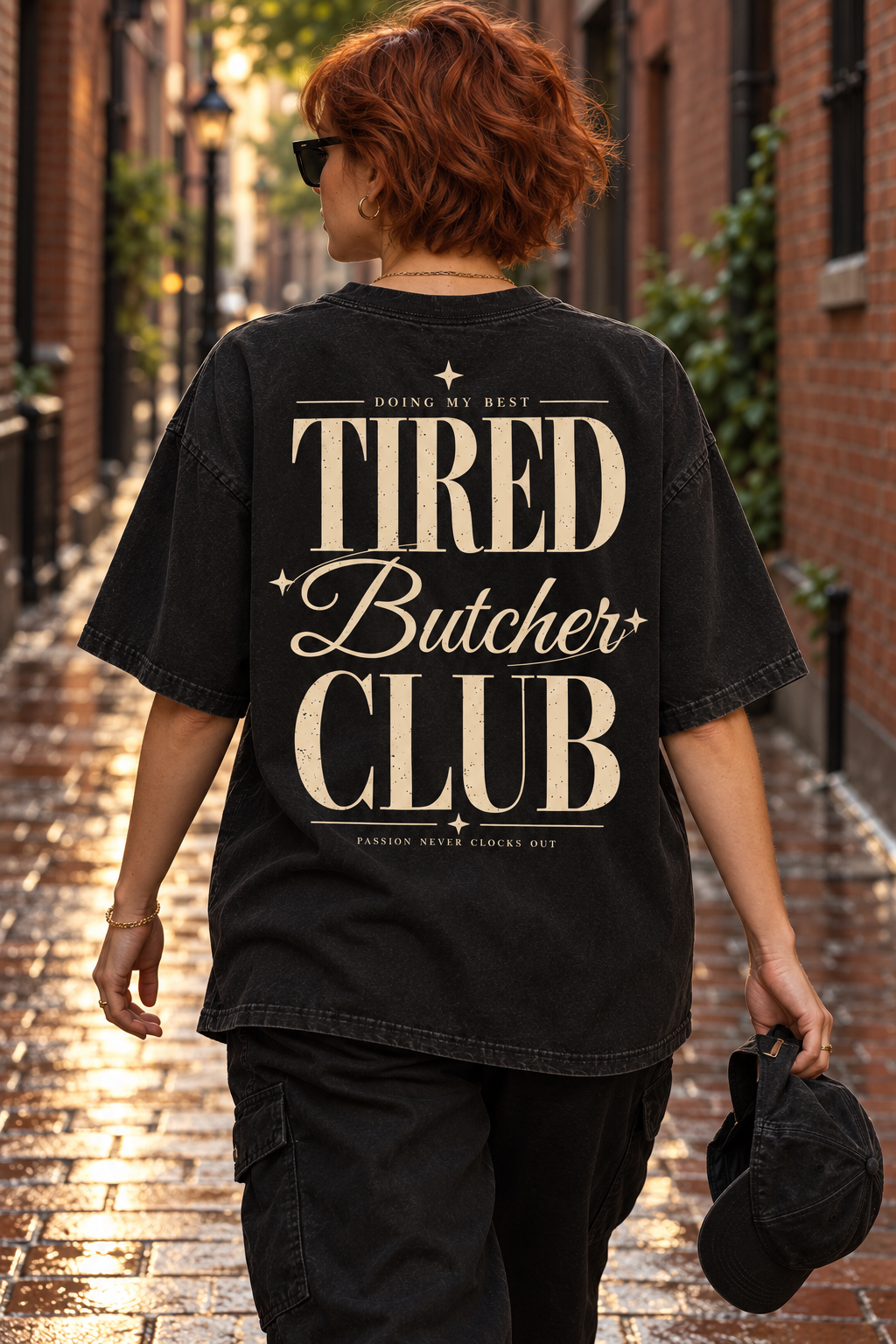 Tired Butcher Club — T-shirt porté de dos