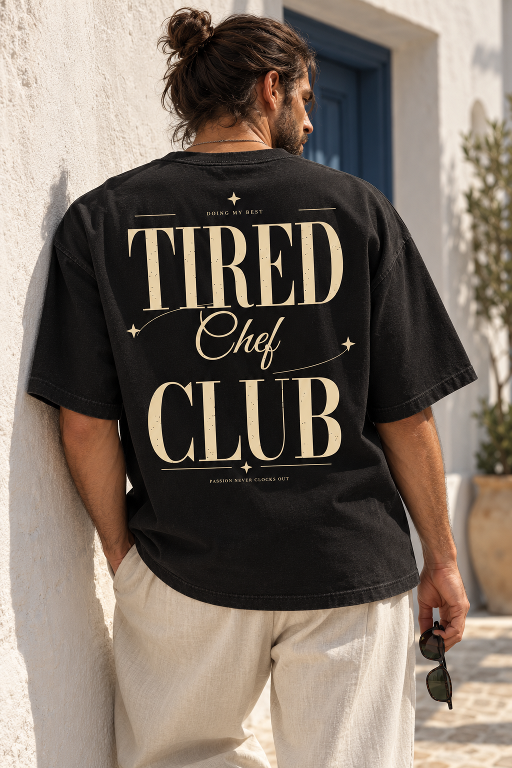 Tired Chef Club — T-shirt porté de dos