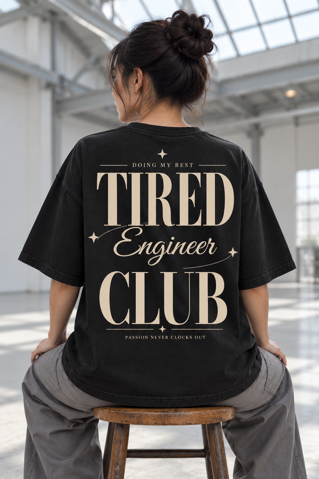 Tired Engineer Club — T-shirt porté de dos