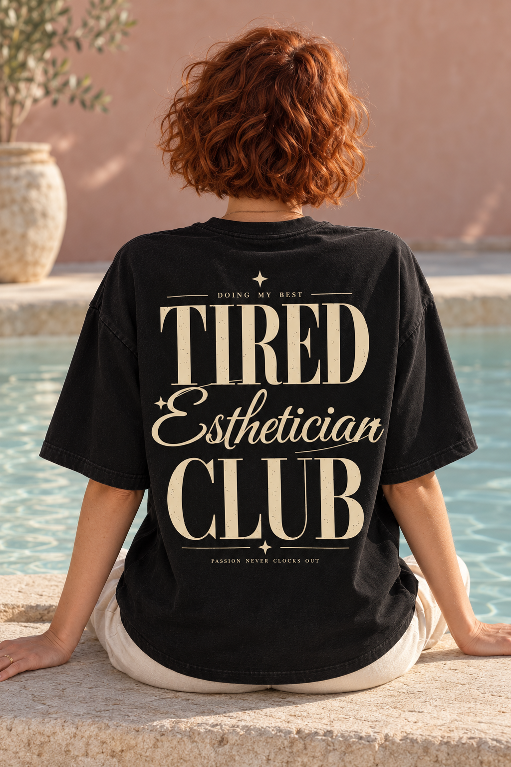 Tired Esthetician Club — T-shirt porté de dos