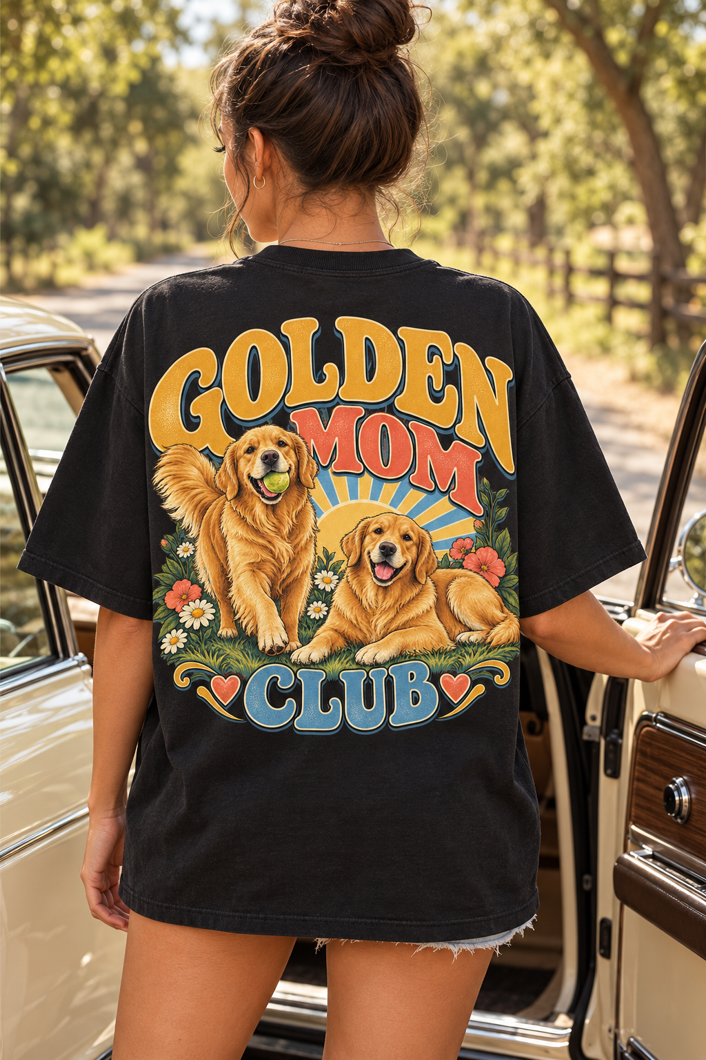 Golden Mom Club — T-shirt porté de dos