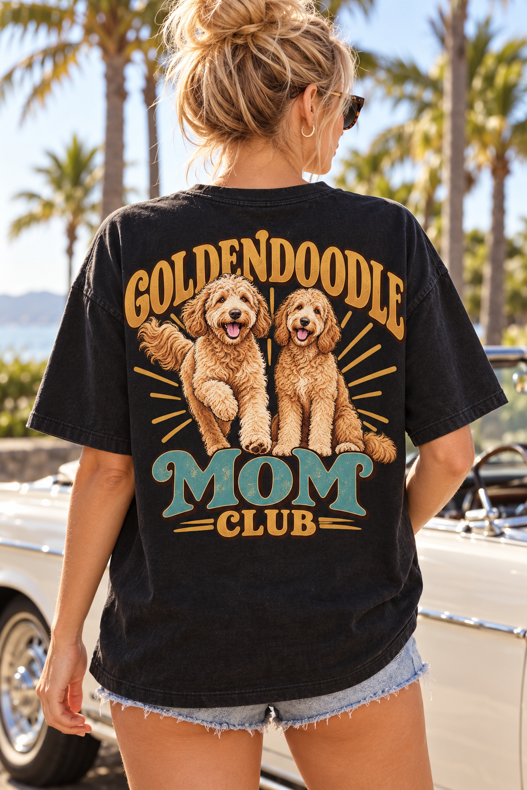 Goldendoodle Mom Club — T-shirt porté de dos