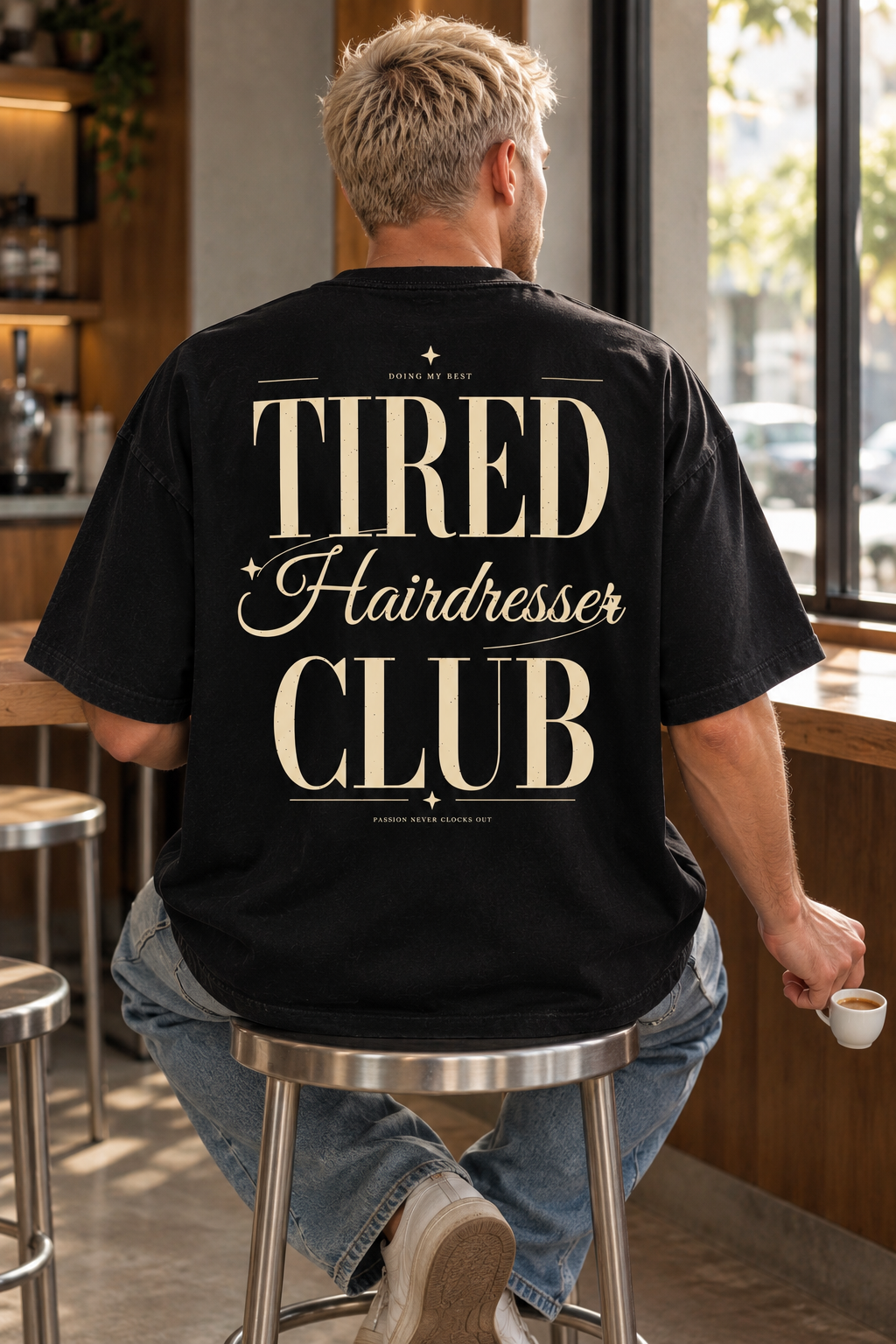 Tired Hairdresser Club — T-shirt porté de dos