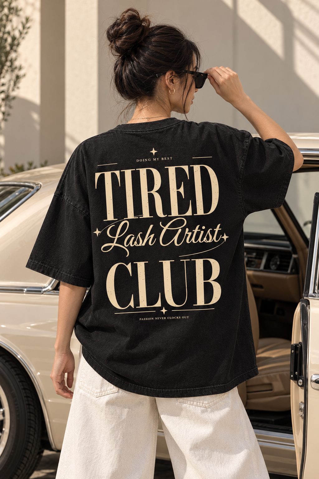 Tired Lash Artist Club — T-shirt porté de dos