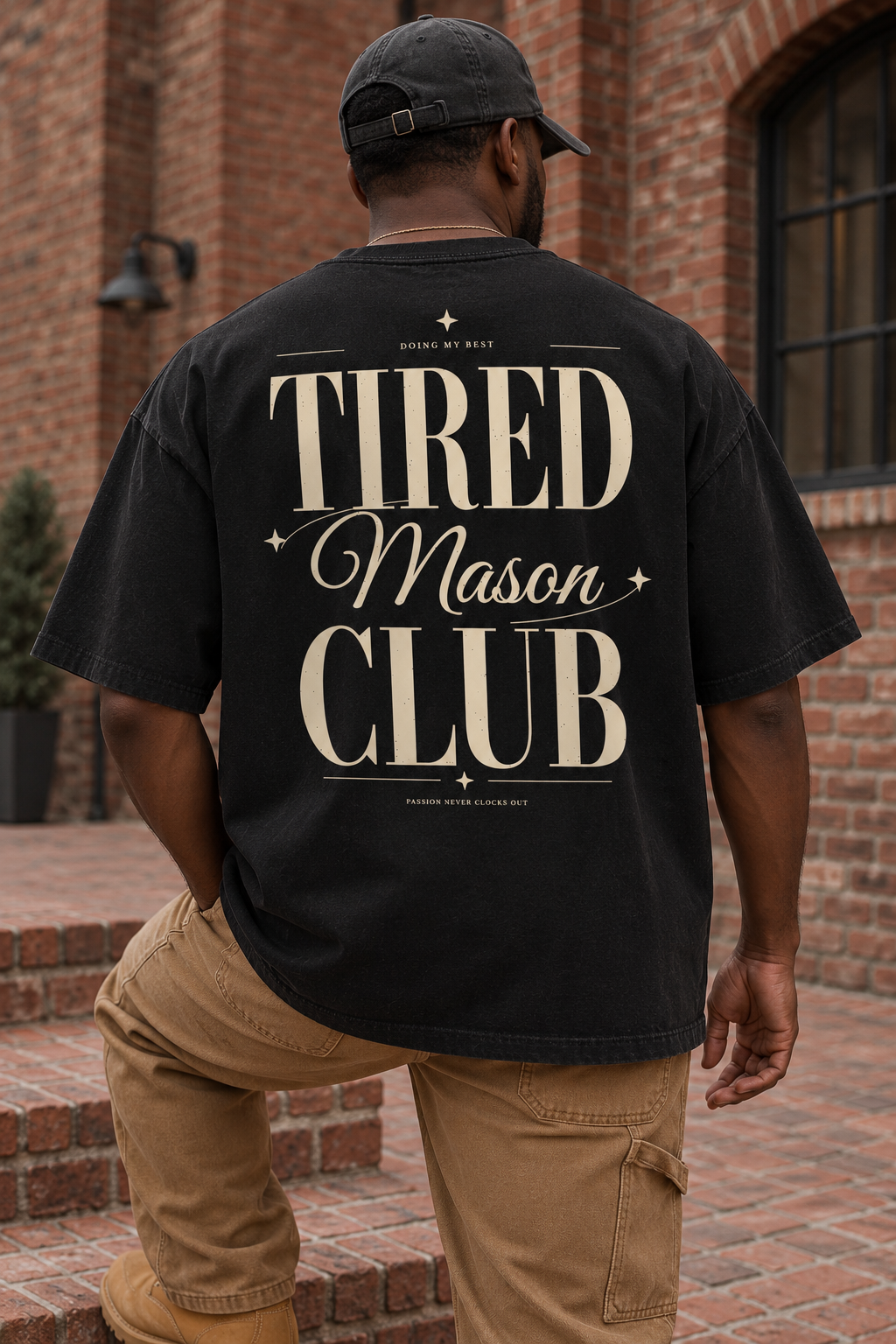 Tired Mason Club — T-shirt porté de dos