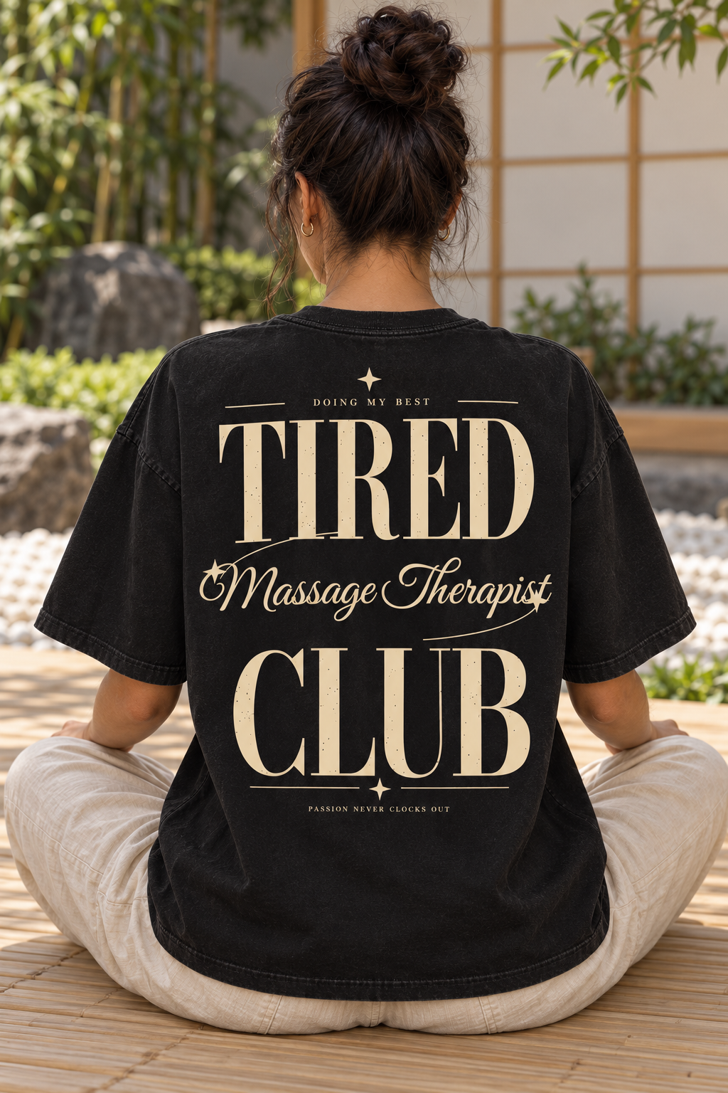 Tired Massage Therapist Club — T-shirt porté de dos