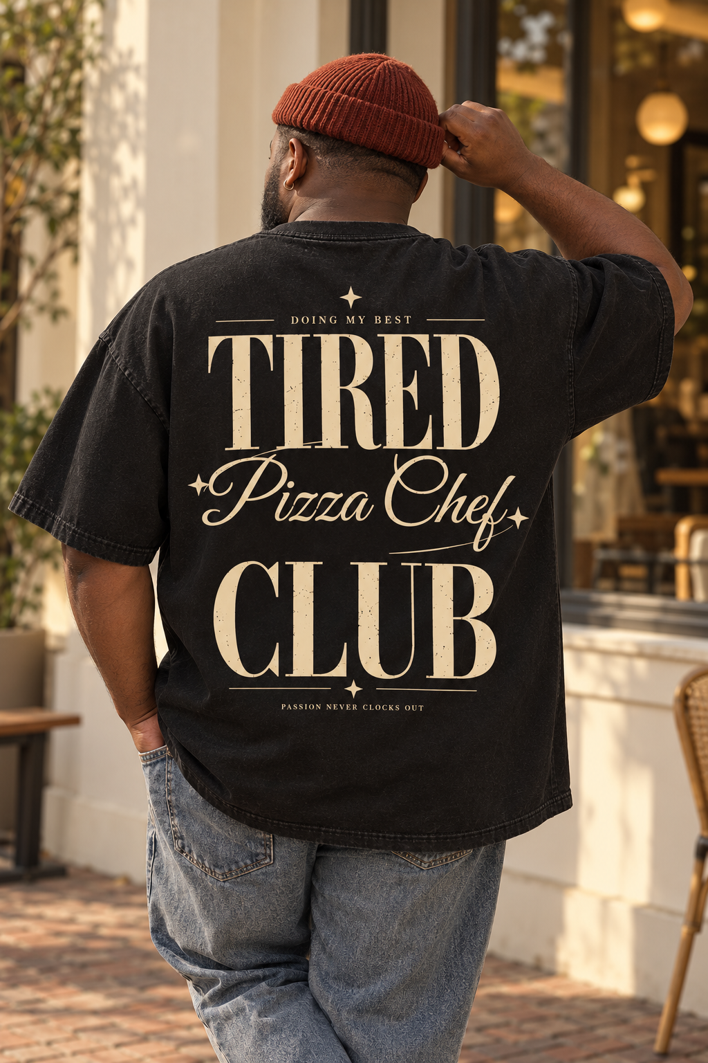 Tired Pizza Chef Club — T-shirt porté de dos
