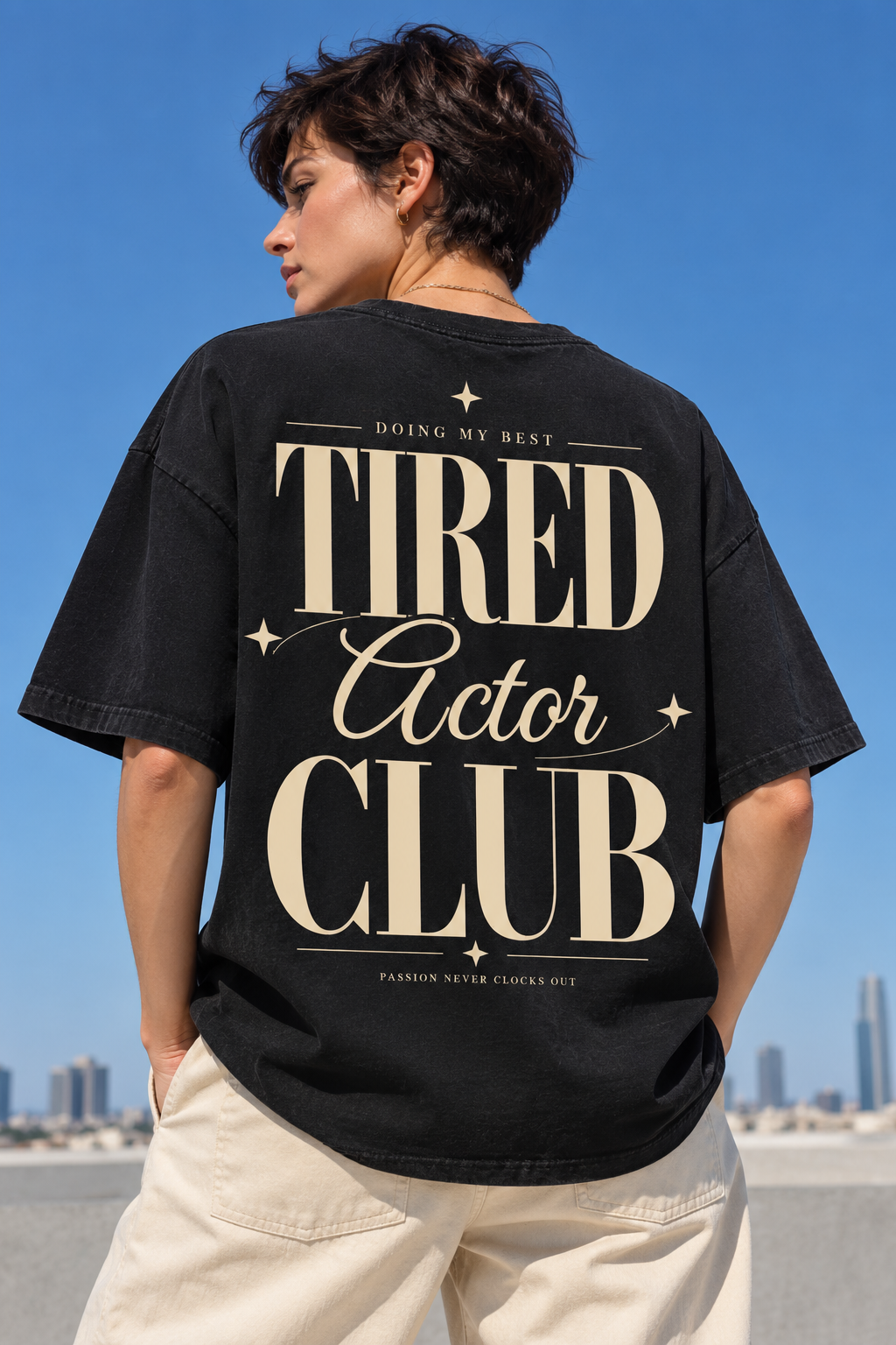 Tired Actor Club — T-shirt noir porté de dos, mockup lifestyle