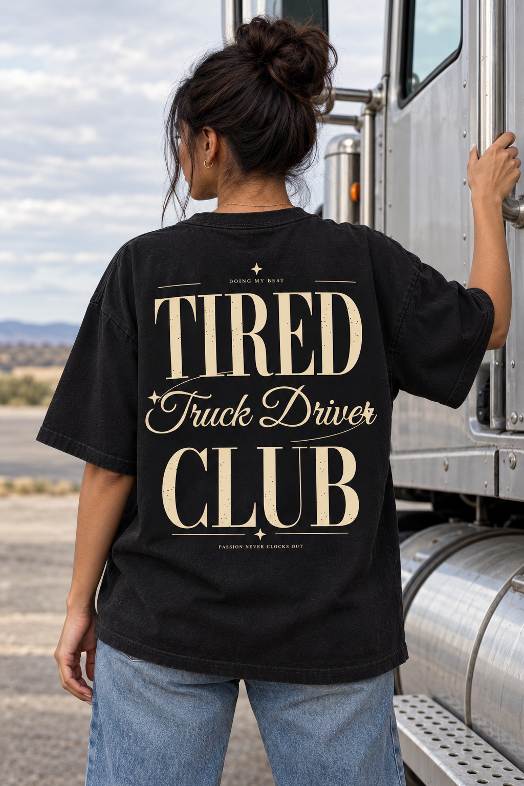 Tired Truck Driver Club — T-shirt porté de dos