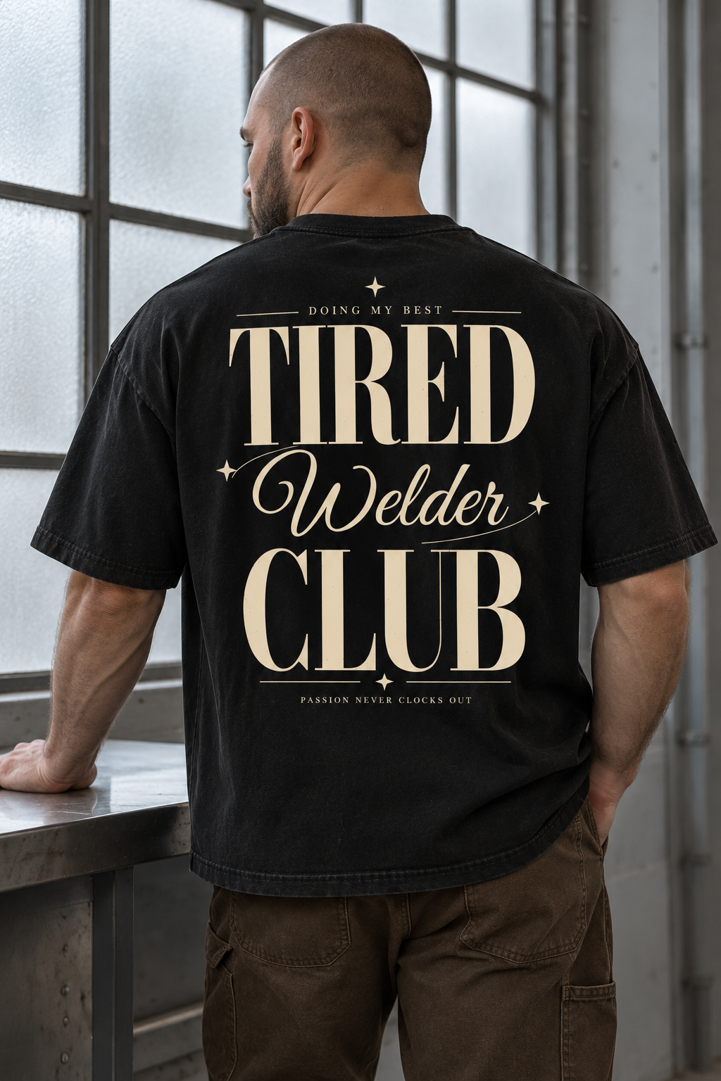 Tired Welder Club — T-shirt porté de dos