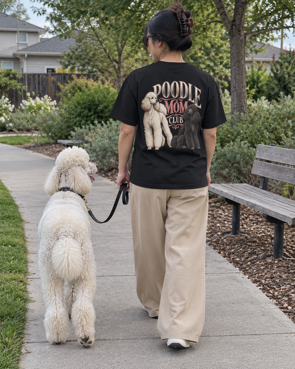 Poodle Mom Club - T-shirt — photo naturelle avec son chien
