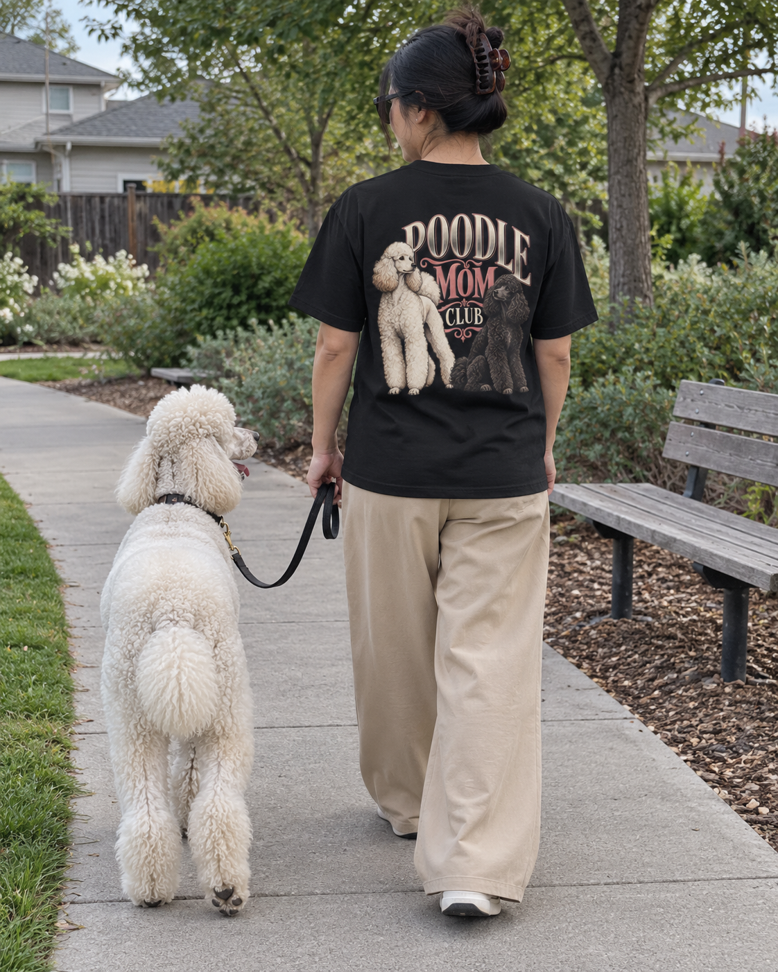 Poodle Mom Club - T-shirt — photo naturelle avec son chien